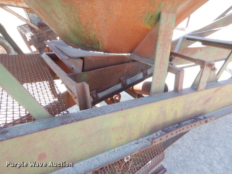 image for item GT9241 Material hopper with conveyor