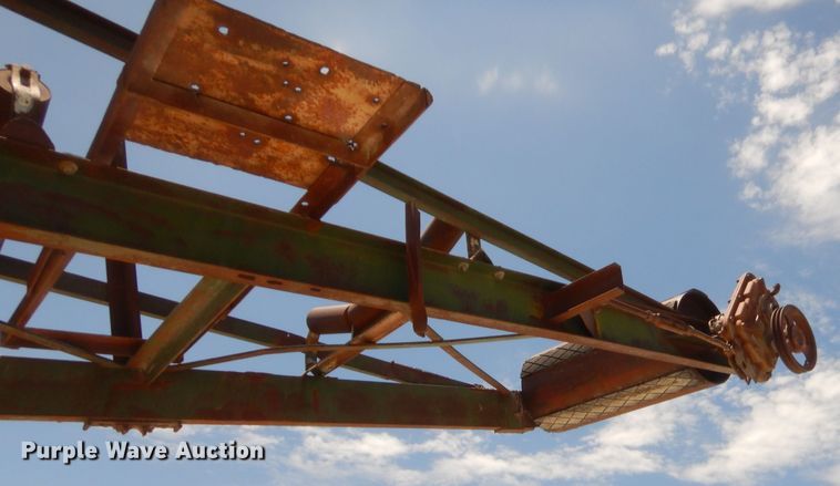 image for item GT9241 Material hopper with conveyor