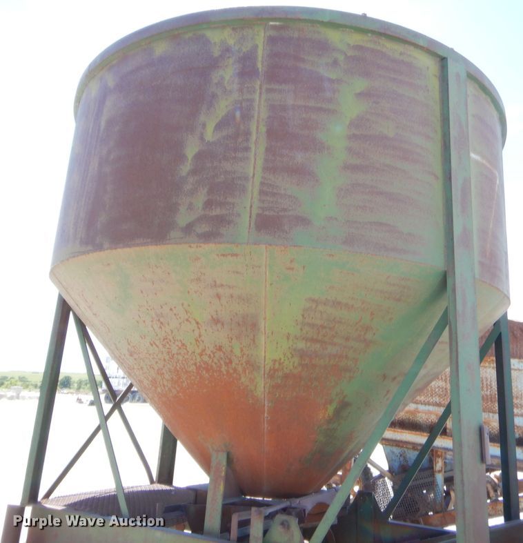 image for item GT9241 Material hopper with conveyor