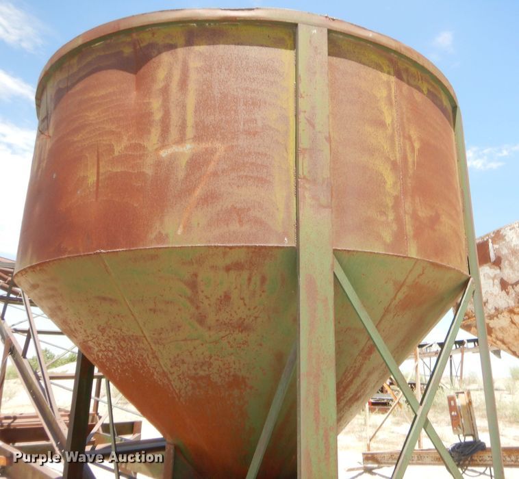 image for item GT9241 Material hopper with conveyor