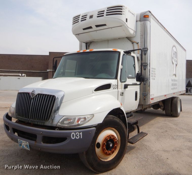 image for item GT9270 2005 International 4300  refrigerated truck