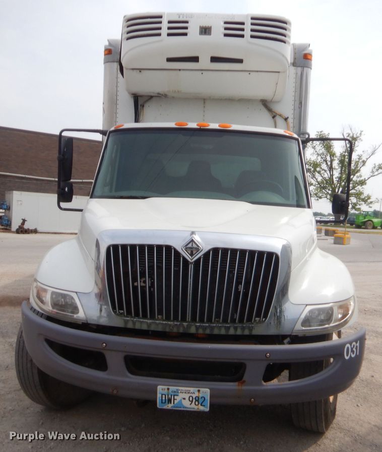 image for item GT9270 2005 International 4300  refrigerated truck
