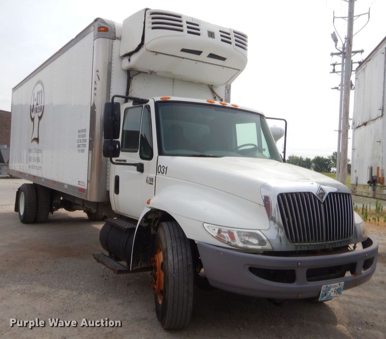 image for item GT9270 2005 International 4300  refrigerated truck