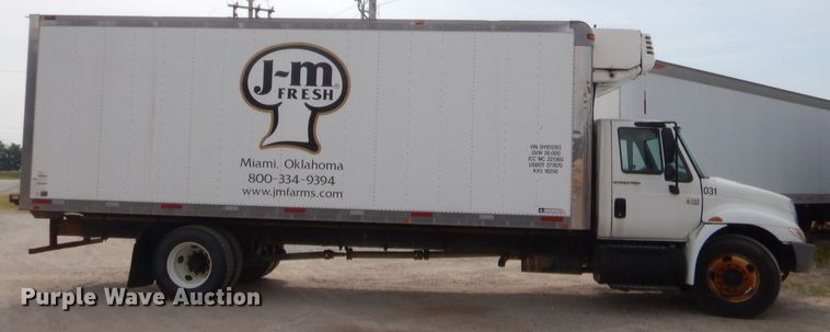 image for item GT9270 2005 International 4300  refrigerated truck