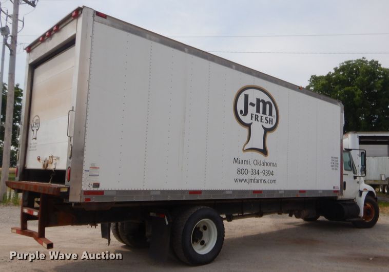 image for item GT9270 2005 International 4300  refrigerated truck