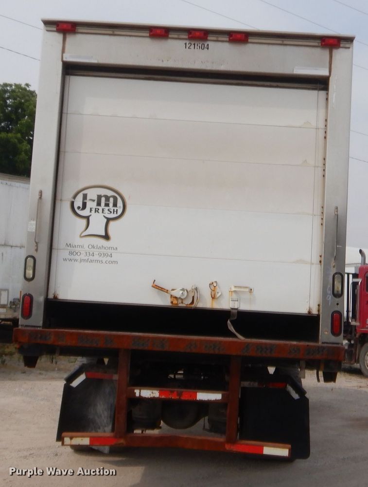image for item GT9270 2005 International 4300  refrigerated truck
