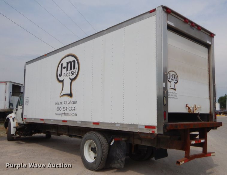 image for item GT9270 2005 International 4300  refrigerated truck