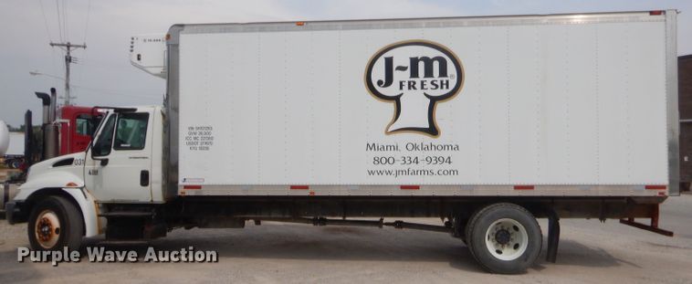 image for item GT9270 2005 International 4300  refrigerated truck