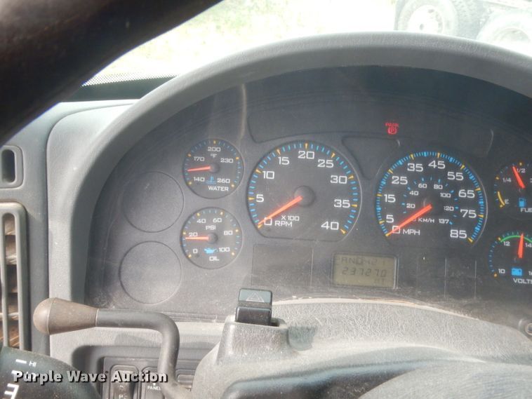 image for item GT9270 2005 International 4300  refrigerated truck