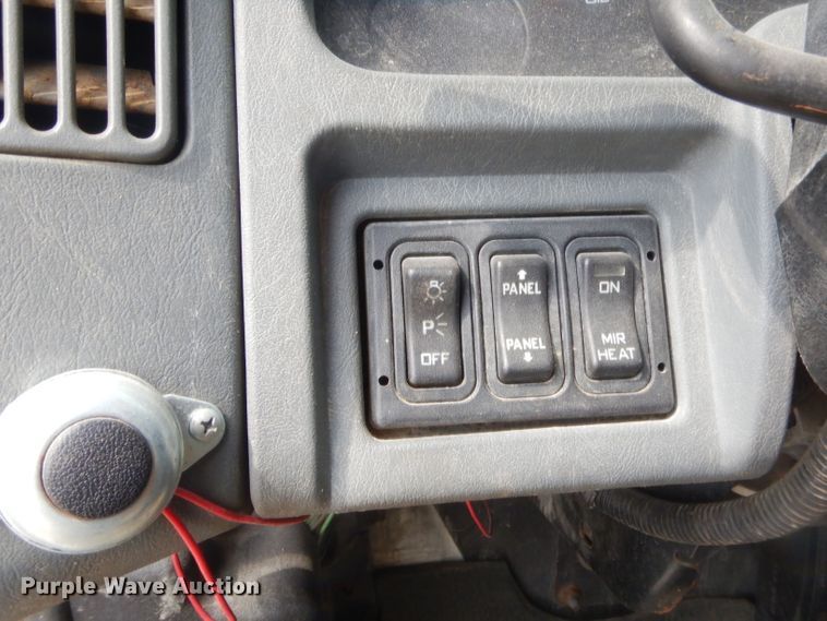 image for item GT9270 2005 International 4300  refrigerated truck