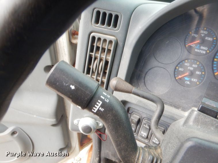 image for item GT9270 2005 International 4300  refrigerated truck