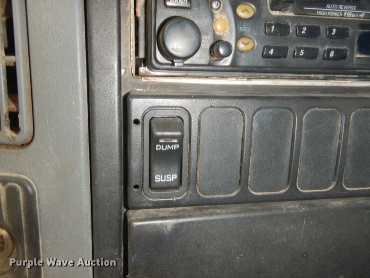 image for item GT9270 2005 International 4300  refrigerated truck