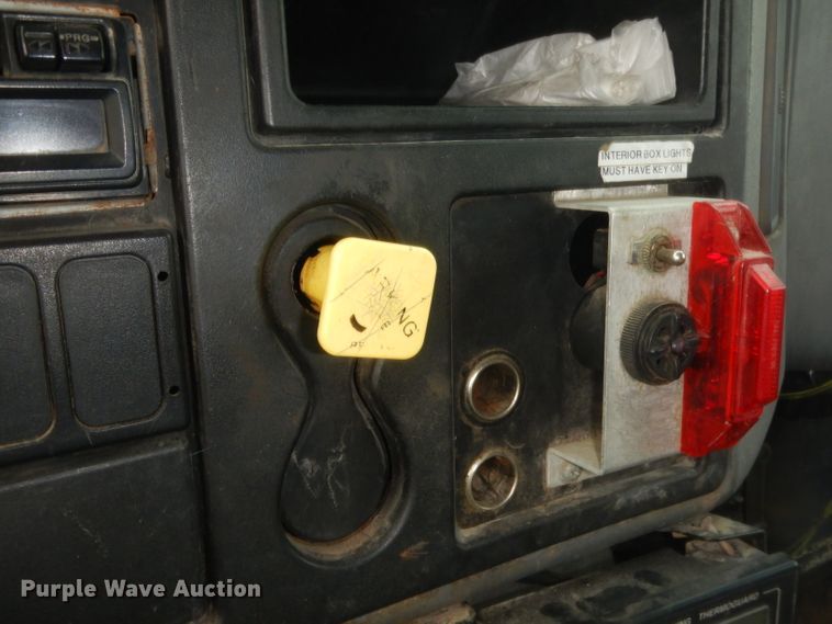 image for item GT9270 2005 International 4300  refrigerated truck