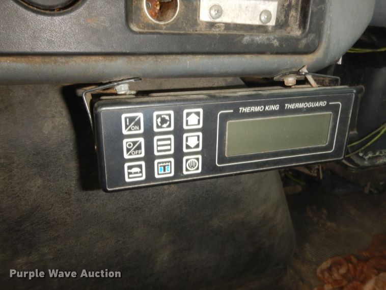 image for item GT9270 2005 International 4300  refrigerated truck