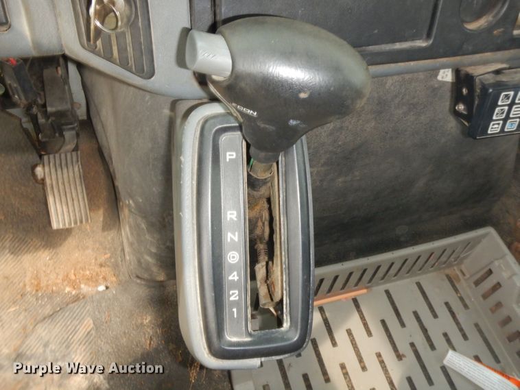 image for item GT9270 2005 International 4300  refrigerated truck