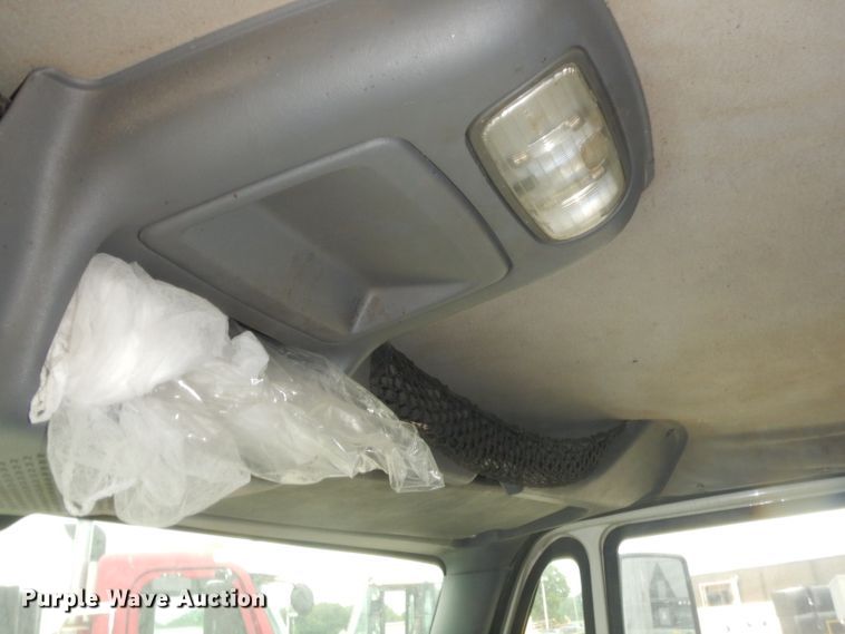 image for item GT9270 2005 International 4300  refrigerated truck