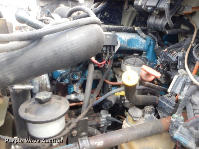 image for item GT9270 2005 International 4300  refrigerated truck