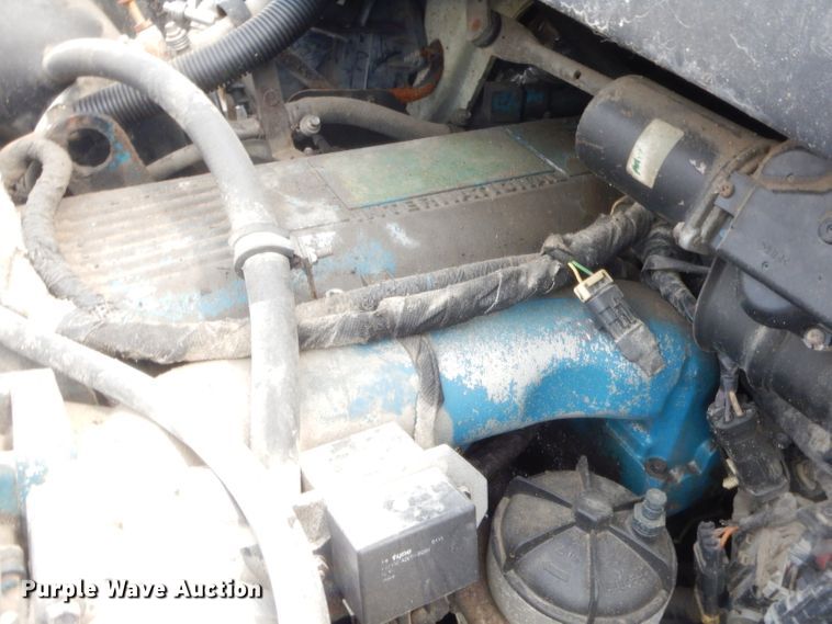 image for item GT9270 2005 International 4300  refrigerated truck