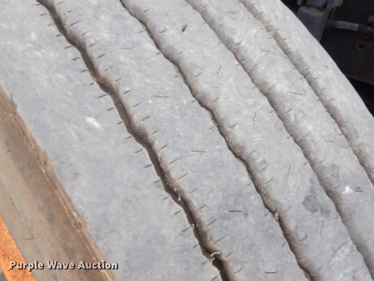 image for item GT9270 2005 International 4300  refrigerated truck