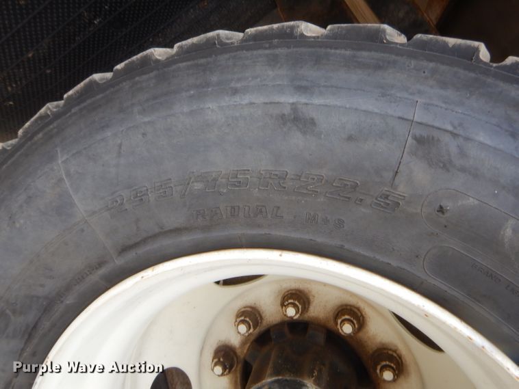 image for item GT9270 2005 International 4300  refrigerated truck