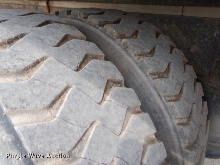 image for item GT9270 2005 International 4300  refrigerated truck