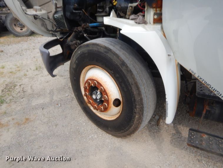 image for item GT9270 2005 International 4300  refrigerated truck