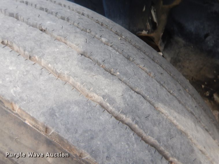 image for item GT9270 2005 International 4300  refrigerated truck