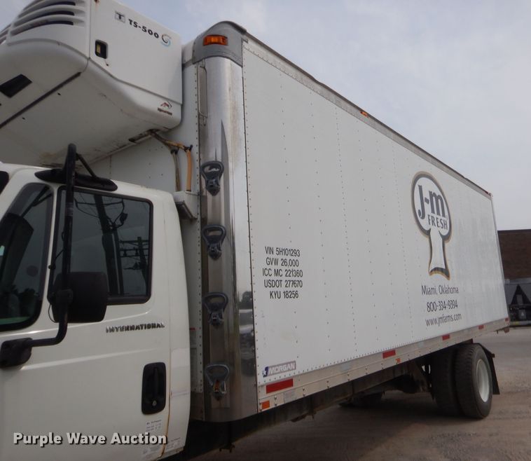 image for item GT9270 2005 International 4300  refrigerated truck