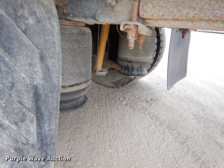 image for item GT9270 2005 International 4300  refrigerated truck