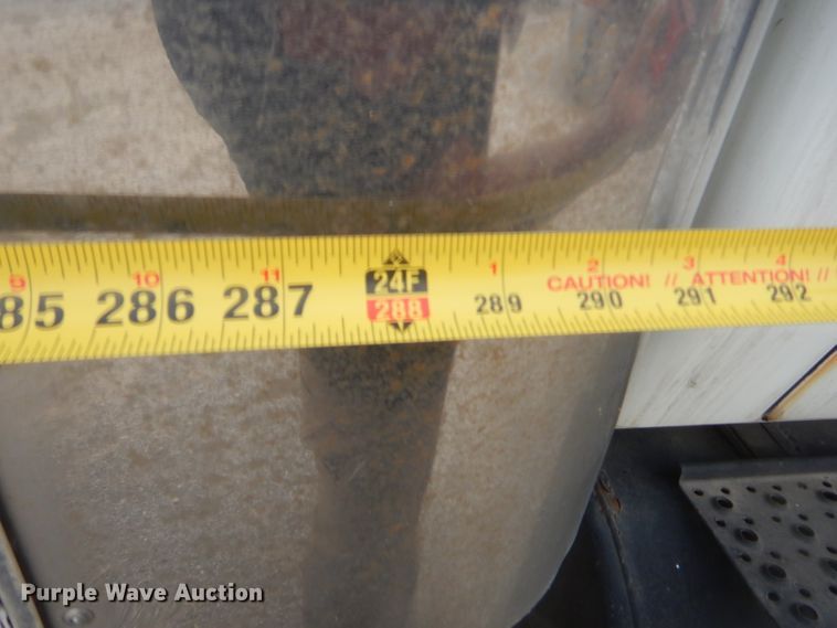 image for item GT9270 2005 International 4300  refrigerated truck