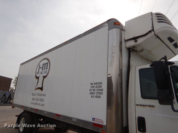 image for item GT9270 2005 International 4300  refrigerated truck