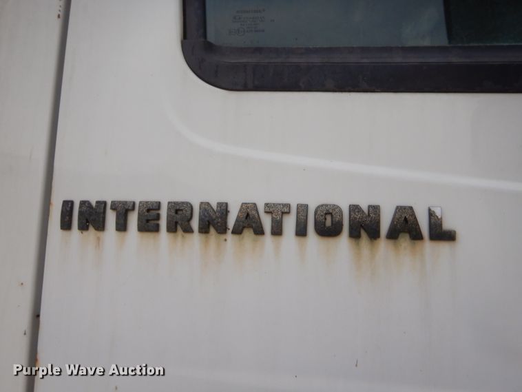 image for item GT9270 2005 International 4300  refrigerated truck