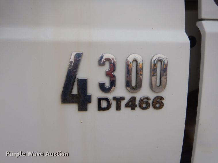 image for item GT9270 2005 International 4300  refrigerated truck