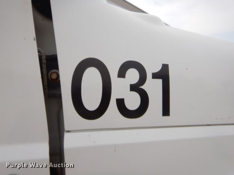 image for item GT9270 2005 International 4300  refrigerated truck