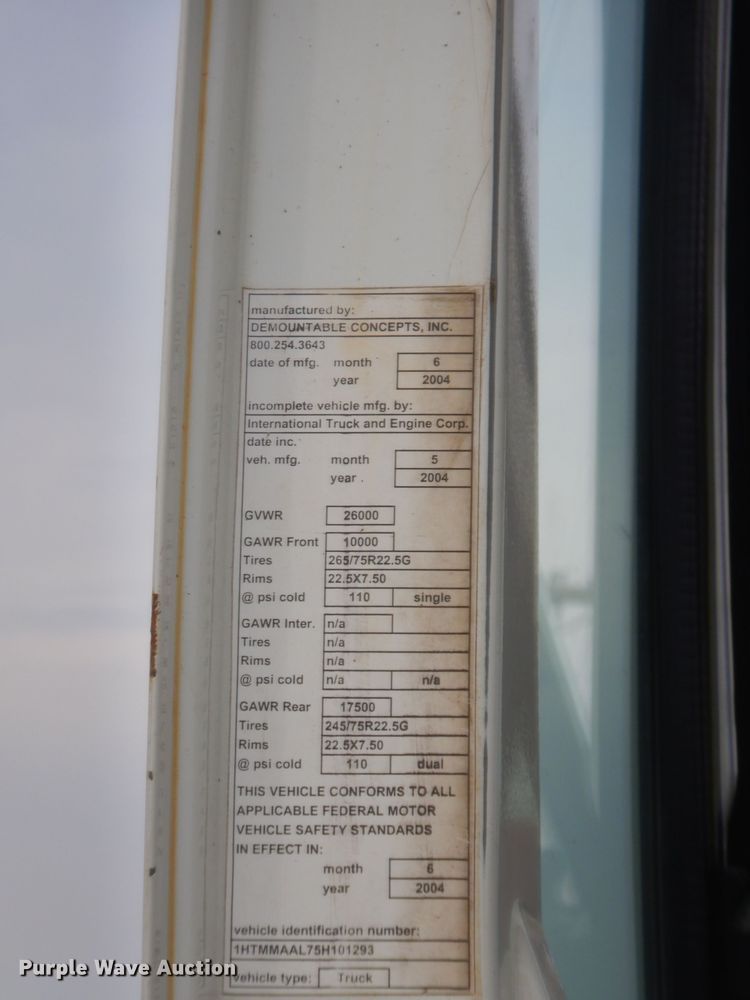 image for item GT9270 2005 International 4300  refrigerated truck