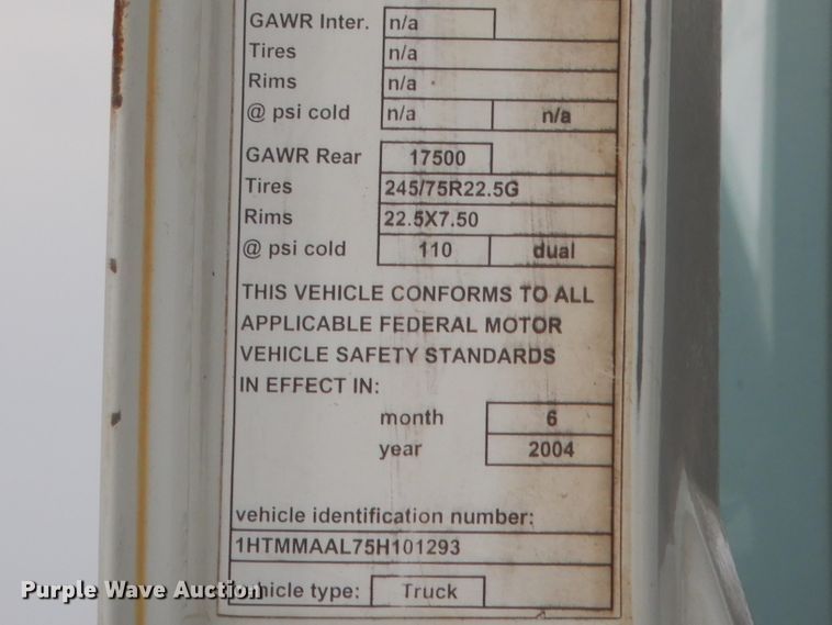 image for item GT9270 2005 International 4300  refrigerated truck