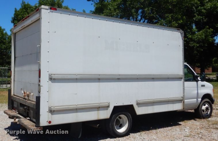 image for item GV9066 2006 Ford E350 Super Duty  box truck