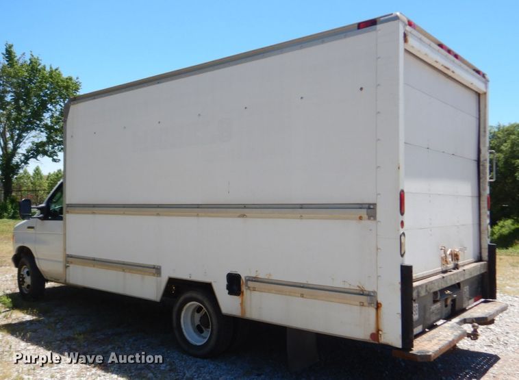 image for item GV9066 2006 Ford E350 Super Duty  box truck