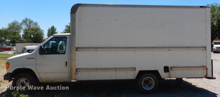 image for item GV9066 2006 Ford E350 Super Duty  box truck