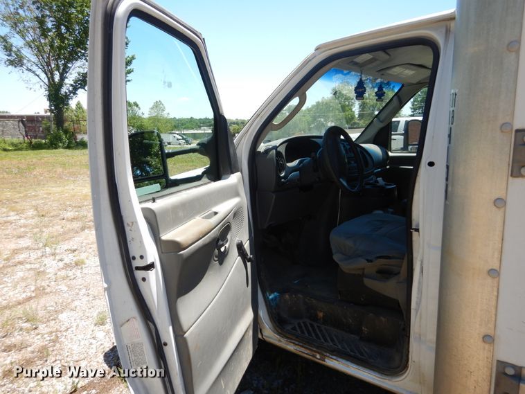 image for item GV9066 2006 Ford E350 Super Duty  box truck
