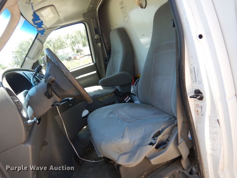 image for item GV9066 2006 Ford E350 Super Duty  box truck