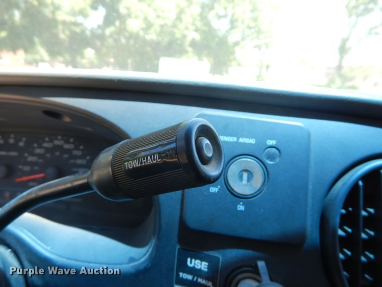 image for item GV9066 2006 Ford E350 Super Duty  box truck