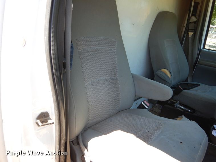 image for item GV9066 2006 Ford E350 Super Duty  box truck