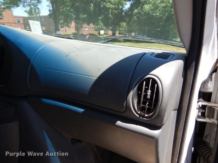 image for item GV9066 2006 Ford E350 Super Duty  box truck