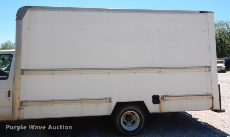image for item GV9066 2006 Ford E350 Super Duty  box truck