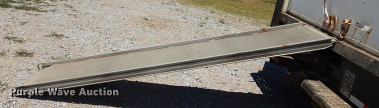 image for item GV9066 2006 Ford E350 Super Duty  box truck