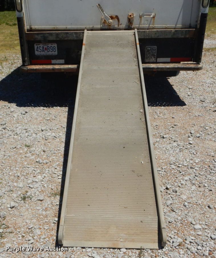 image for item GV9066 2006 Ford E350 Super Duty  box truck