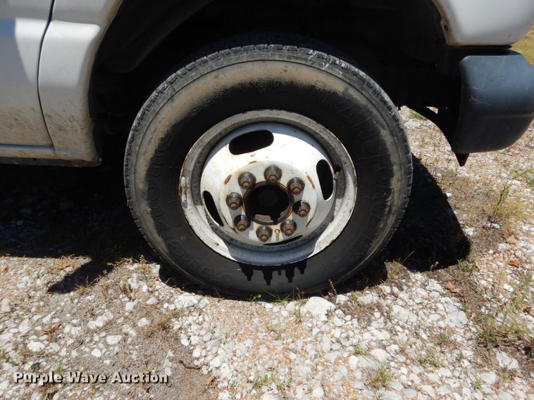 image for item GV9066 2006 Ford E350 Super Duty  box truck