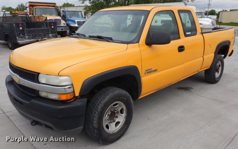 image for item GW9106 2001 Chevrolet Silverado 2500HD  Ext. Cab pickup truck