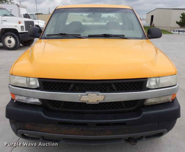 image for item GW9106 2001 Chevrolet Silverado 2500HD  Ext. Cab pickup truck